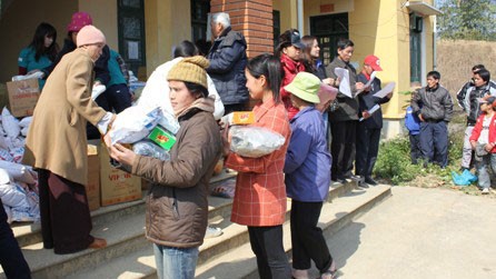 Ensuring a happy Tet for poor people in the central region - ảnh 1
